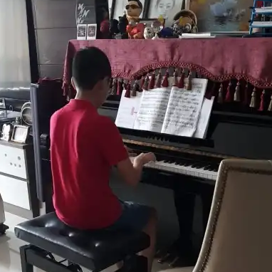 Phùng Khánh Linh