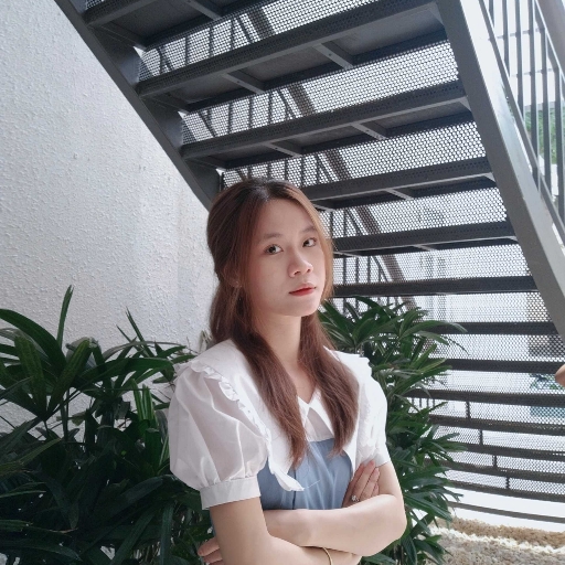 Nguyễn Hoàng Thùy Linh 