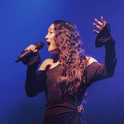 cô giáo thanh nhạc